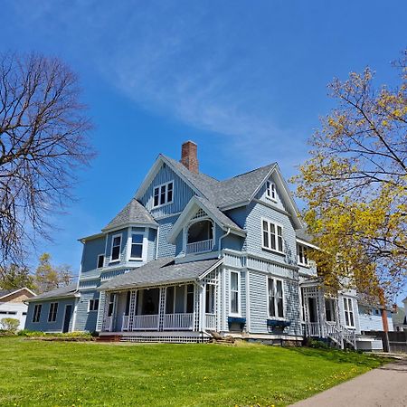 Andy'S Blue House Bed and Breakfast Σάρλοτ Τάουν Εξωτερικό φωτογραφία