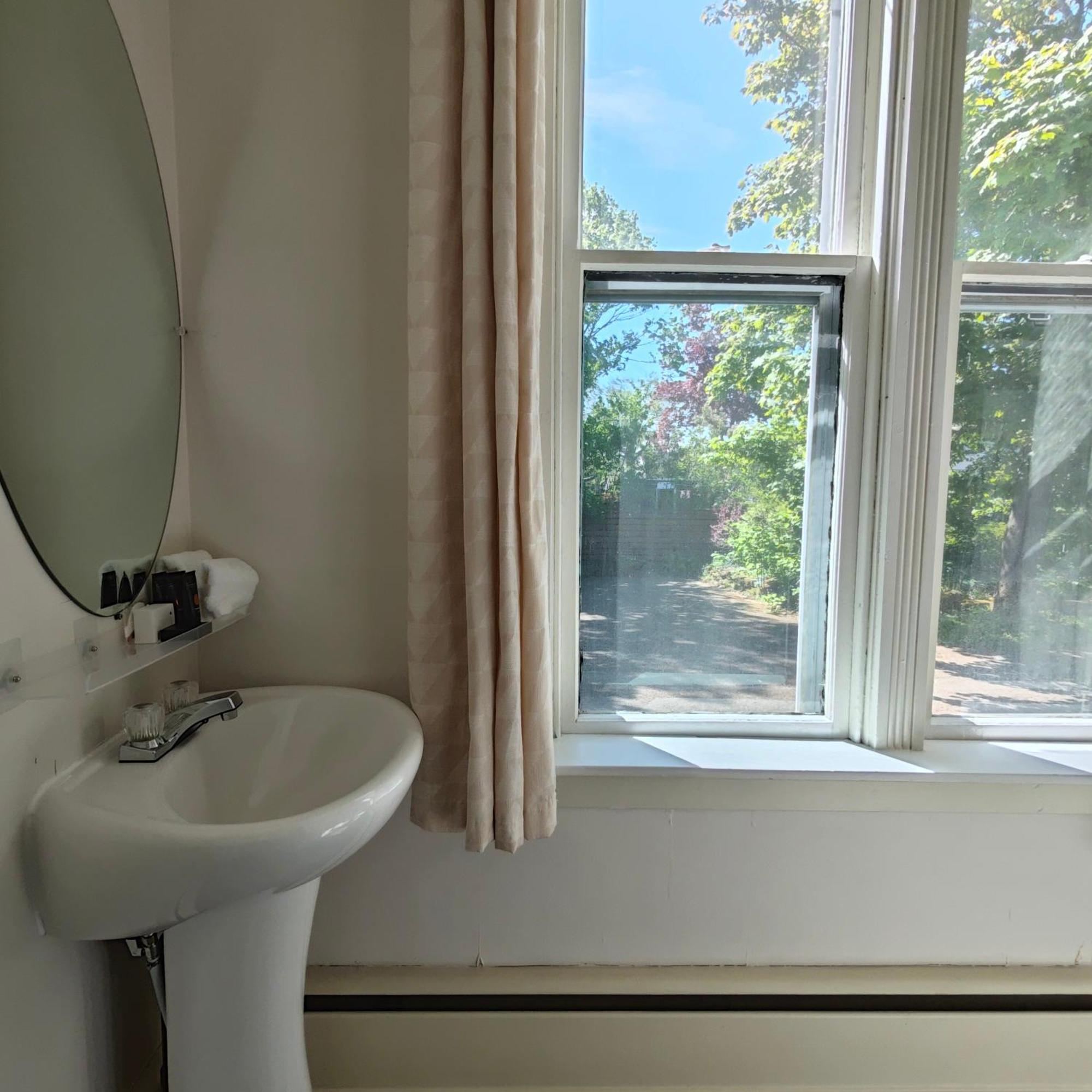 Andy'S Blue House Bed and Breakfast Σάρλοτ Τάουν Εξωτερικό φωτογραφία