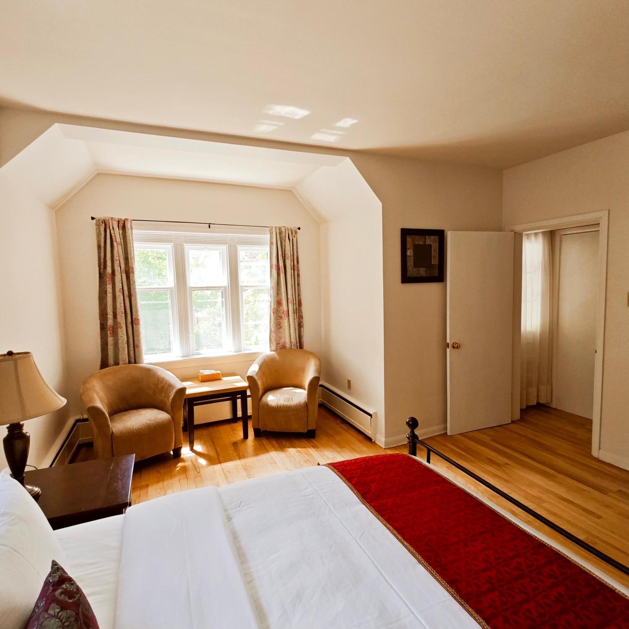 Andy'S Blue House Bed and Breakfast Σάρλοτ Τάουν Εξωτερικό φωτογραφία